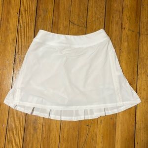 Vineyard vines white tennis skirt